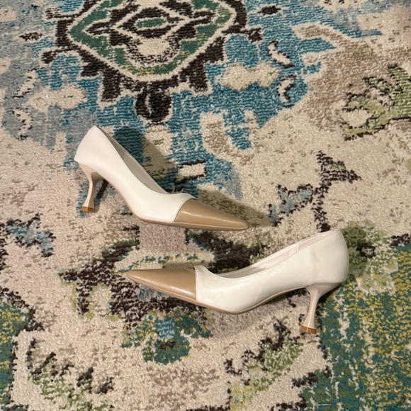 Xin Jing Two-Tone Pointed Toe Heels – Labeled Size 40 (Best Fit 7.5–8) - Picture 2 of 8